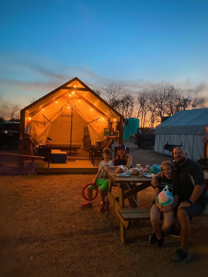 Son'S Blue River Camp Glamping Cabin #14 This Is The Place You'Ve Been Searching For! Kingsbury Buitenkant foto
